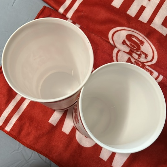 San Francisco 49ers Set: 2-cups and 2 Fan towels. NEW - Picture 5 of 8